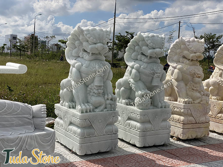 Tượng Kỳ Lân bằng đá trắng trong xanh nhẹ (KL-19)