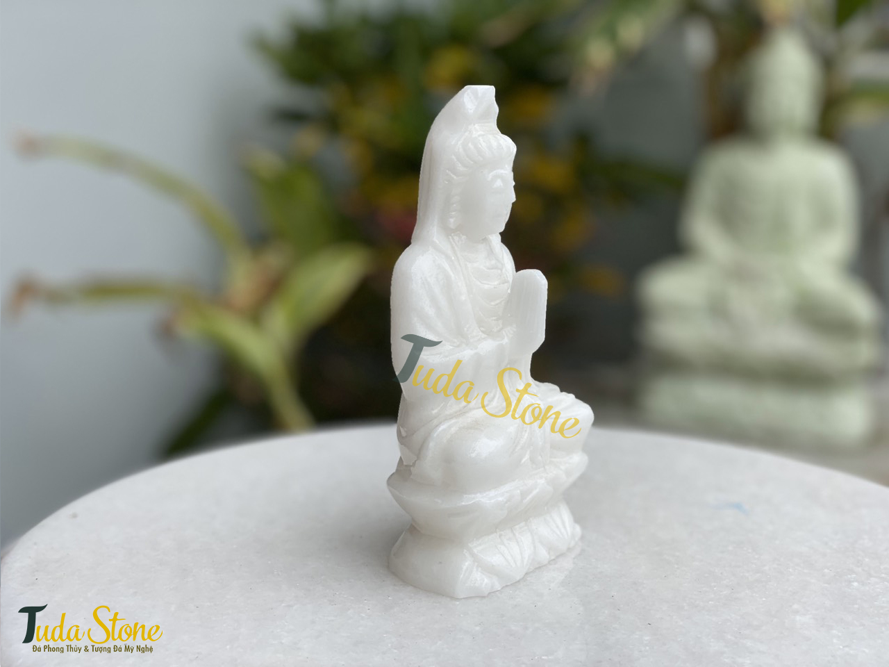 Tượng Phật Quan Âm ngồi chắp tay bằng Đá Cẩm Thạch Trắng
