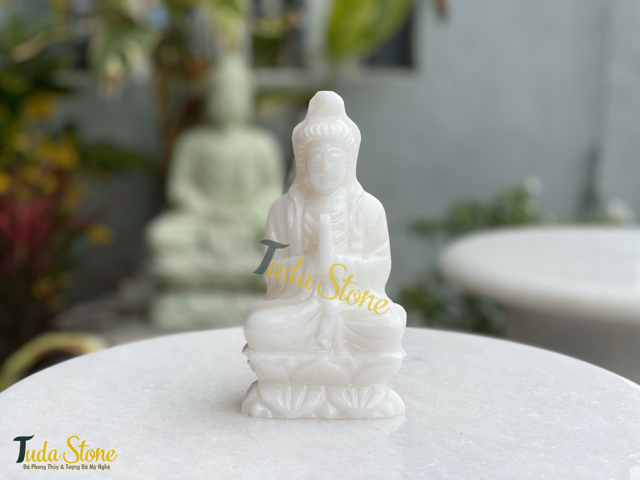 Tượng Phật Quan Âm ngồi chắp tay bằng Đá Cẩm Thạch Trắng