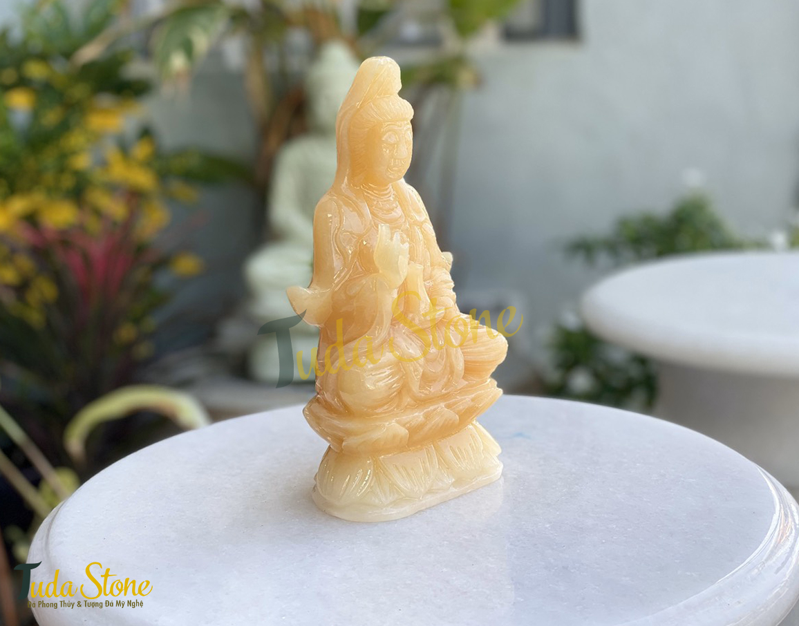 Tượng Phật Quan Âm ngồi thủ ấn bằng Đá Ngọc Hoàng Long