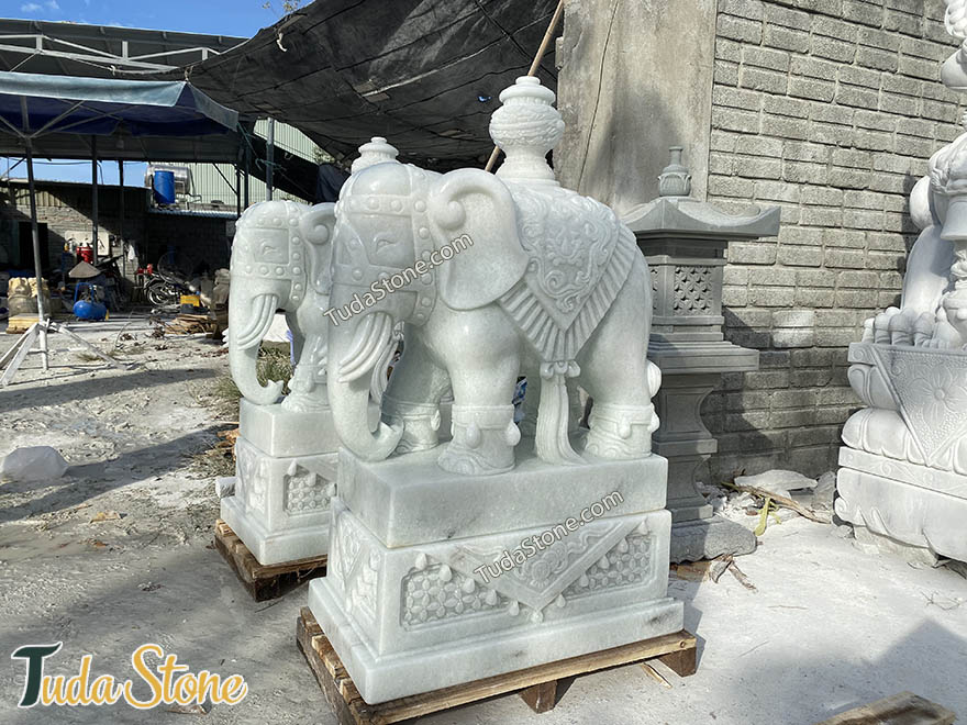Tượng Voi đá phong thuỷ (cõng bình)