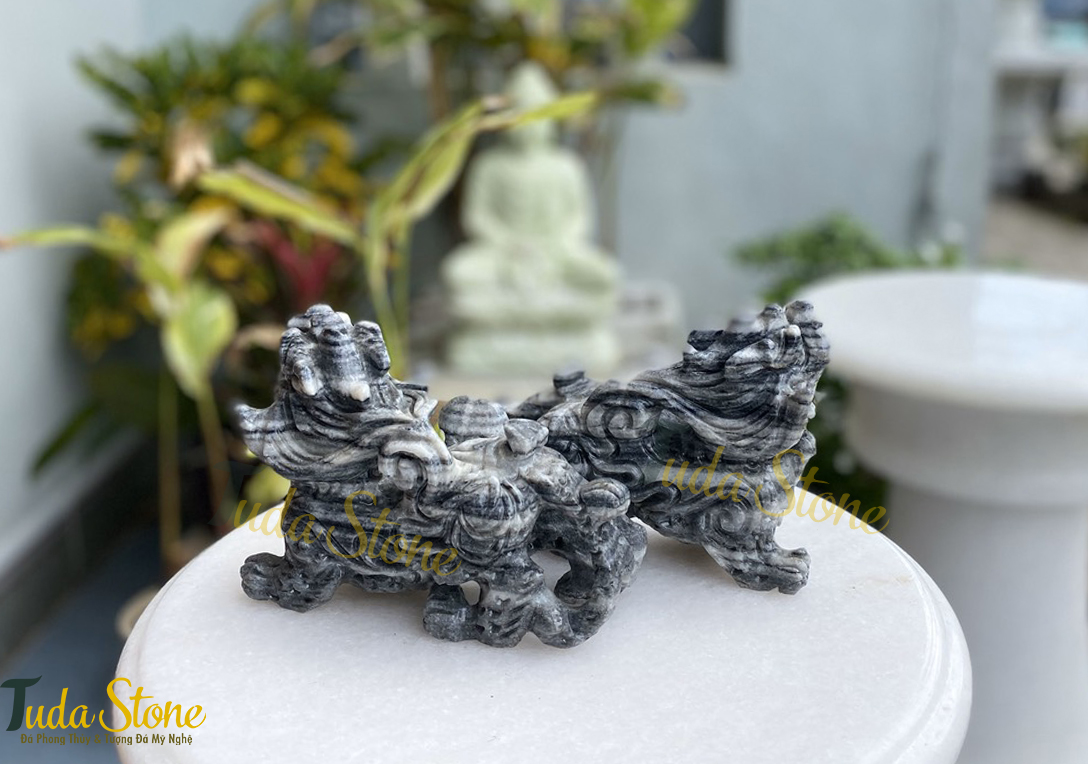 Tượng Tỳ Hưu bằng Đá Cẩm Thạch Đen (Vân Trắng)