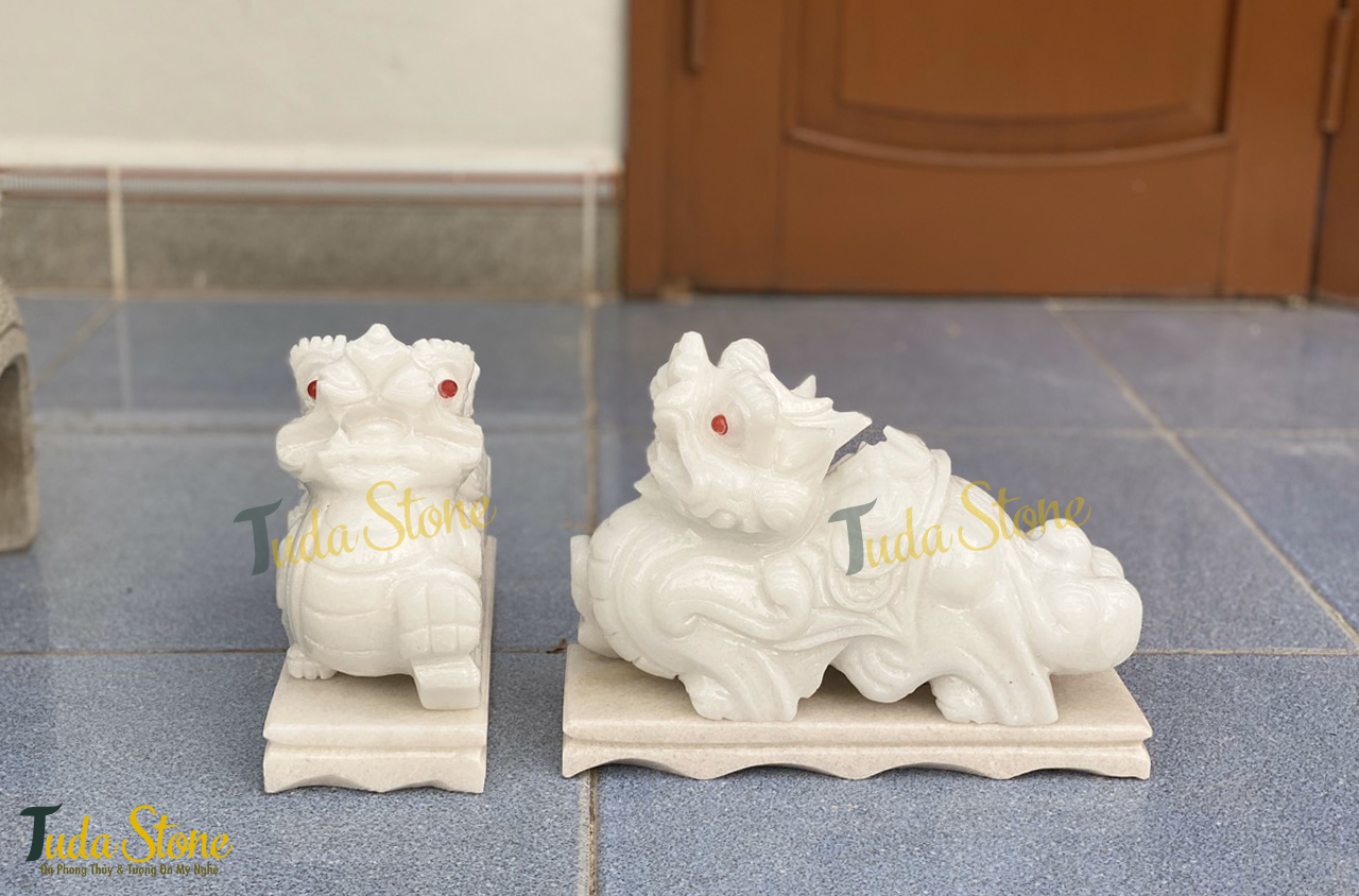 Tượng Tỳ Hưu bằng Đá Cẩm Thạch Xanh Nhạt