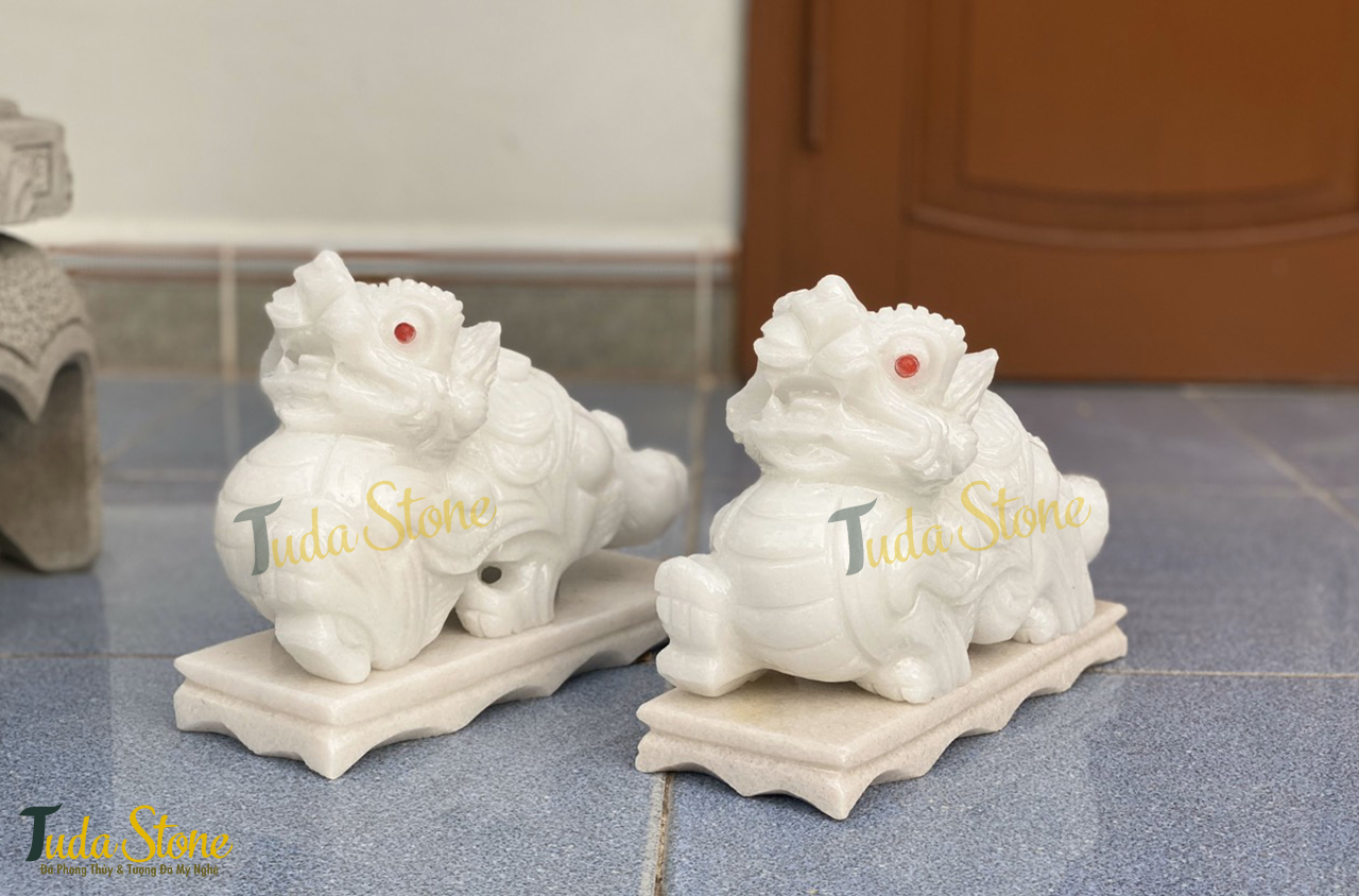 Tượng Tỳ Hưu bằng Đá Cẩm Thạch Xanh Nhạt