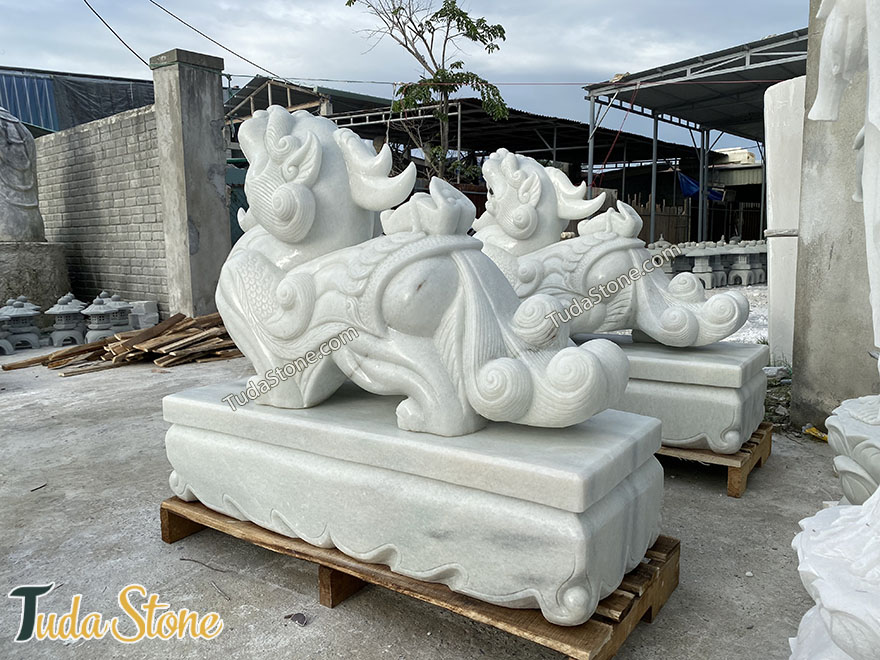 Tỳ hưu đá Cẩm thạch trắng trong xanh (1,25m)