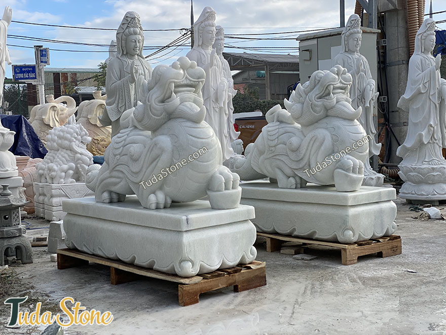 Tỳ hưu đá Cẩm thạch trắng trong xanh (1,25m)