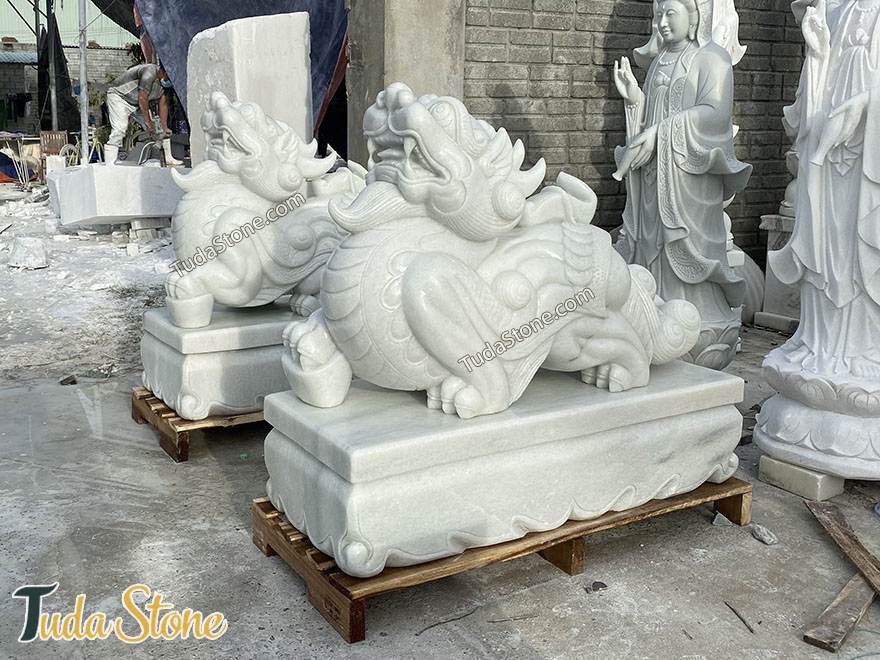 Tỳ hưu đá Cẩm thạch trắng trong xanh (1,25m)