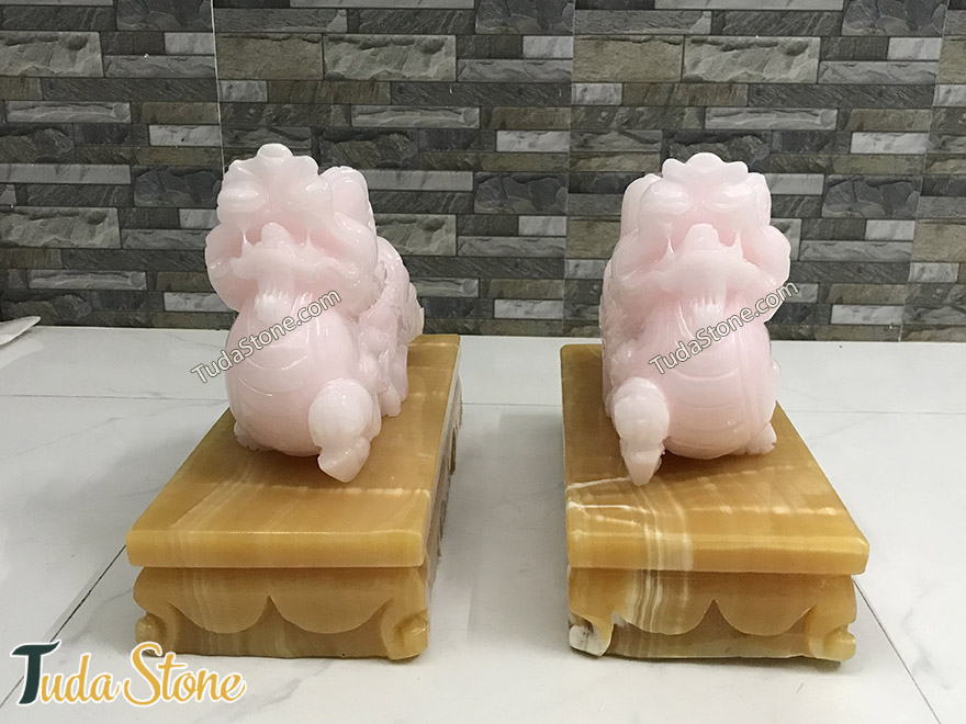 Tỳ Hưu đá ngọc hồng Onyx (đế đá ngọc Hoàng Long)