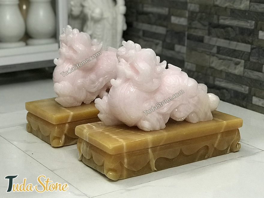 Tỳ Hưu đá ngọc hồng Onyx (đế đá ngọc Hoàng Long)